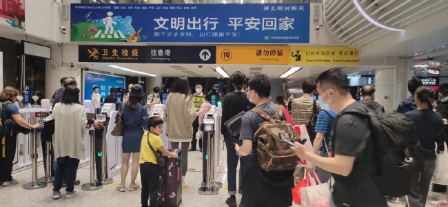 深圳福田口岸广告价格收费，福田口岸出境热门广告牌推荐