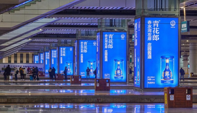 南宁东站灯箱广告价格收费，南宁东高铁站出发到达站台全覆盖广告
