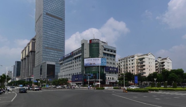 南宁青秀琅西双拥青山路口三面翻大牌，南宁户外楼体大牌广告价格