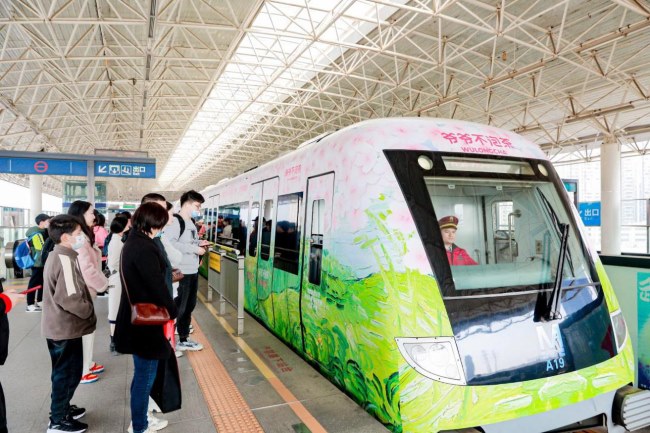 武汉地铁广告价格收费，武汉地铁列车广告内外包车广告樱花案例图