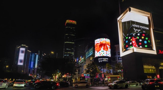 广州天河正佳广场万豪酒店裸眼3D双屏LED广告，广州LED大屏广告价格