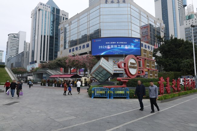 深南大道华强北路口赛格广场LED广告，深圳户外大屏广告价格