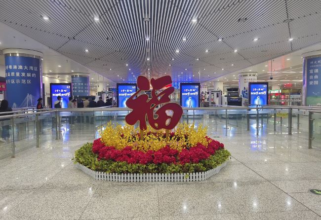 福田高铁站进站安检闸机口广告，深圳福田站大屏广告价格