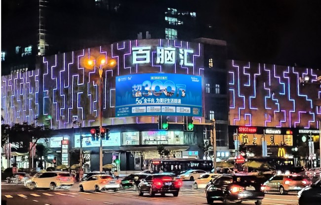 厦门湖滨南路百脑汇户外LED广告投放，厦门大屏广告价格