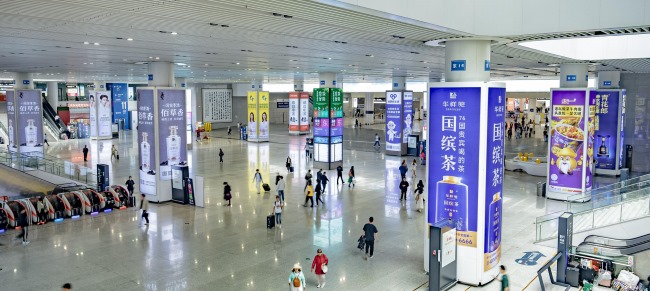 杭州东站出站大厅包柱灯箱广告，杭州东火车站大屏广告价格