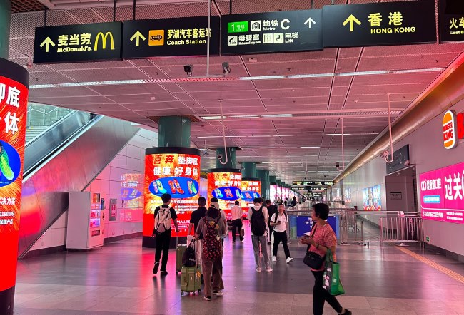 深圳罗湖火车站包柱LED广告投放，深圳站高铁大屏广告价格