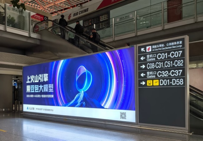 结合实际案例，聊一聊新兴行业AI的线下推广策略