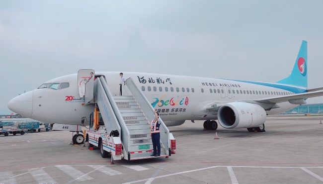 河北航空机身彩绘广告投放，河北航空外机身贴膜广告价格