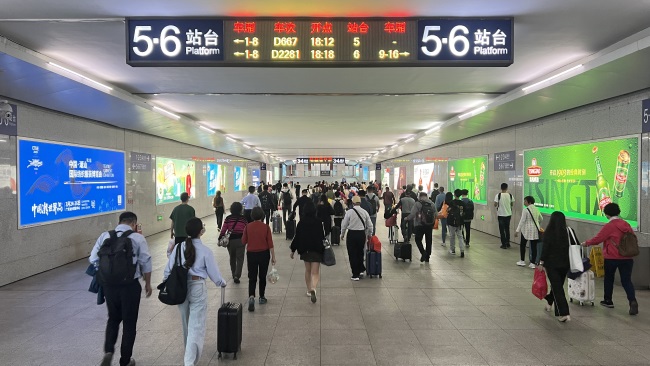 潮汕高铁站进站通道两侧墙面灯箱广告投放，潮汕站广告价格