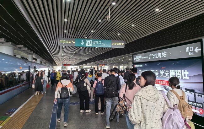 广州南站高铁站台灯箱广告投放，广州南站大屏广告价格