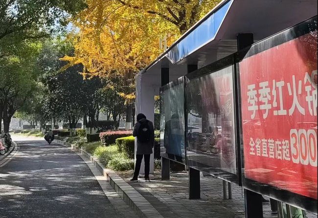 南昌公交站台灯箱广告投放，南昌巴士候车亭广告价格