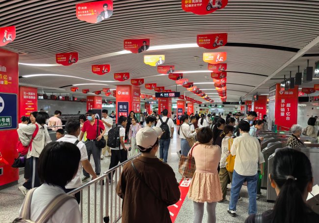 福州南门兜地铁1号线站厅包柱广告投放，福州地铁广告价格