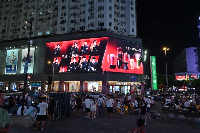 南昌中山路百盛商场LED广告投放，南昌户外LED大屏广告价格