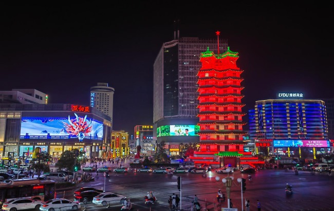 美睫美甲行业为什么那么火？第一户外传媒助推成新宠，户外哪些渠道更有效？
