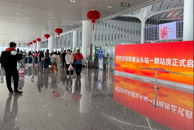 汕头站高铁进站口灯箱广告投放，汕头站出发大厅广告价格