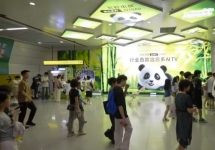重庆观音桥地铁站厅墙面灯箱广告投放，重庆地铁大屏广告价格