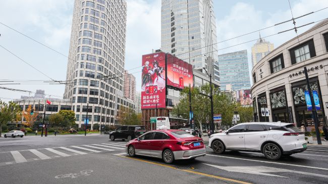 上海汇银大厦LED广告投放，南京西路兴业太古汇大屏广告价格