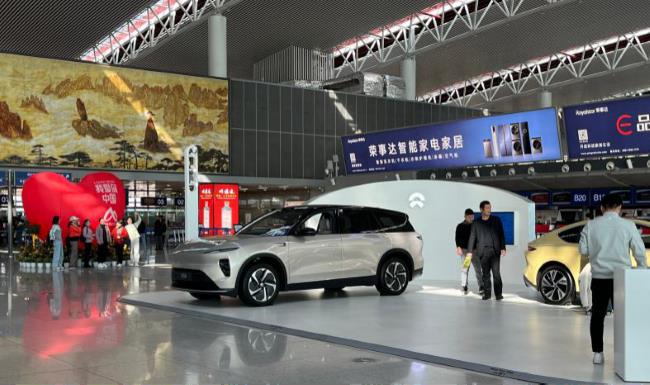 汽车行业2026春运广告怎么投？户外广告如何选择更有性价比？