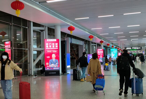 深圳北站出站通道LED广告案例分享——恒温门窗发明者福临门世家