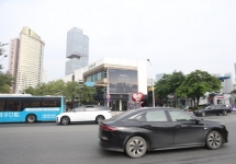 深圳蛇口海上世界LED大屏：滨海商圈的高效视觉触点