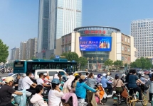 济南和谐广场LED大屏：经十路上的视觉焦点