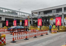 深圳机荷高速黄鹤收费站LED大屏：交通要道的视觉焦点