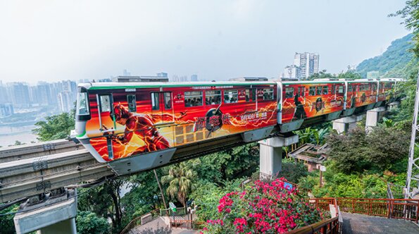 重庆地铁广告案例，院线电影重庆地铁外包车广告，重庆网红地铁广告效果怎么样？