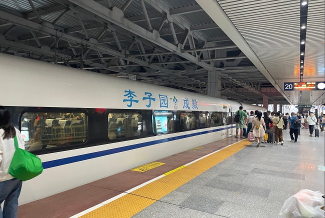 李子园甜牛奶-高铁列车冠名广告