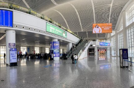 第一户外传媒-丽水站-候车厅灯箱