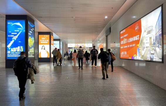 第一户外传媒-丽水站-出站通道灯箱