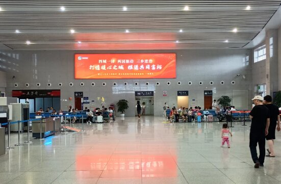 第一户外传媒-缙云西站-候车厅墙面灯箱