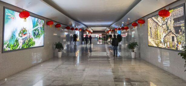 第一户外传媒-缙云西站-出站通道墙面灯箱