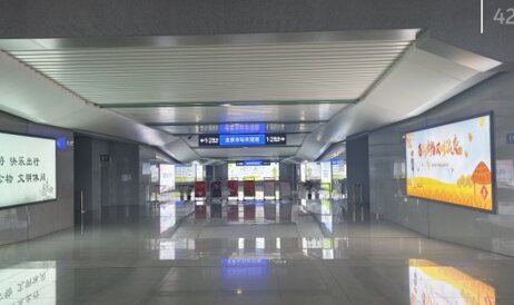 第一户外传媒-龙泉站-进出站通道灯箱