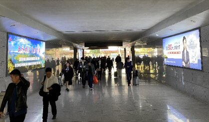 第一户外传媒-青田站-出站通道墙面灯箱