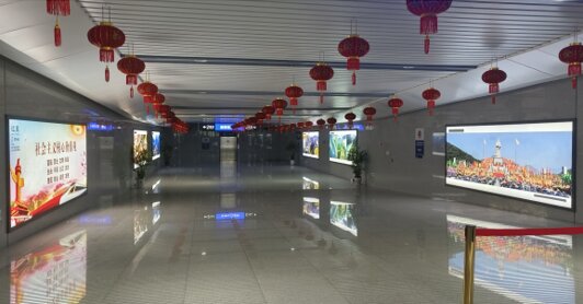 第一户外传媒-遂昌站-出站通道墙面灯箱
