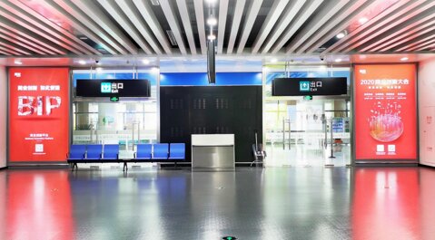 第一户外传媒-舟山普陀山机场-国内到达行李厅出口正反面灯箱 