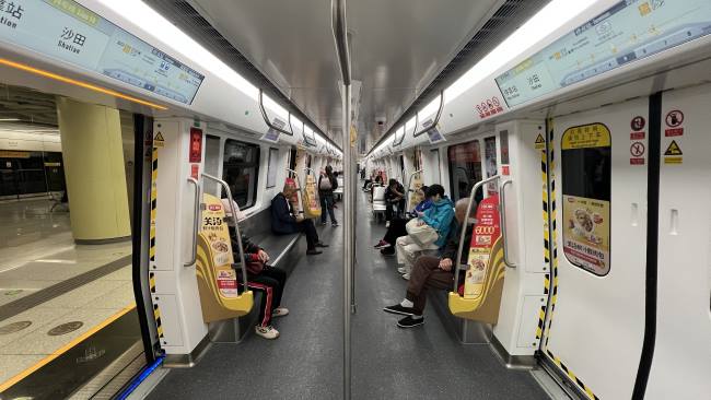 深圳地铁品牌内包车广告