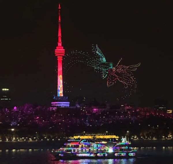 第一户外传媒-武汉龟山电视塔灯光秀