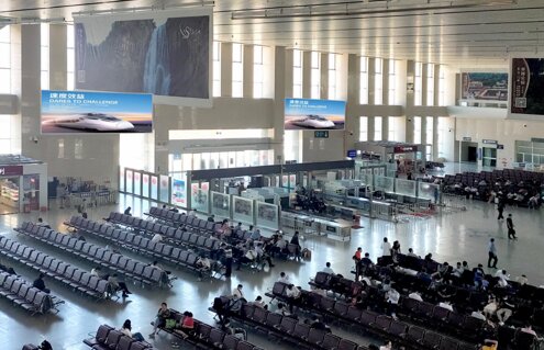 第一户外传媒-三门峡南站候车大厅灯箱广告