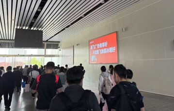 第一户外传媒-三门峡南站出站厅灯箱广告