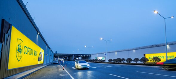 第一户外传媒-青岛胶东机场金航路进出机场下穿通道灯箱 第一户外传媒-青岛胶东机场金航路进出机场下穿通道灯箱