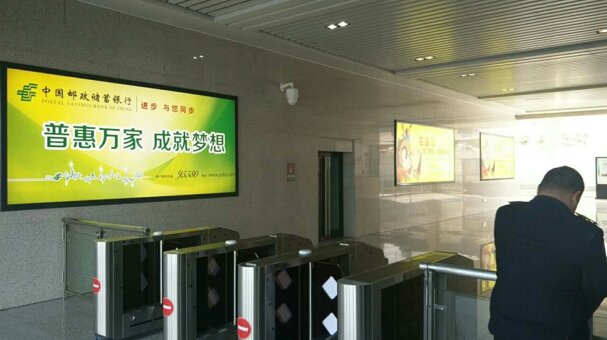 第一户外传媒-兰考南站出站厅灯箱广告