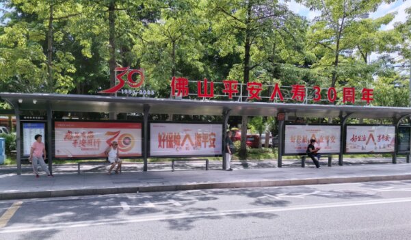 第一户外传媒-佛山公交候车亭灯箱广告