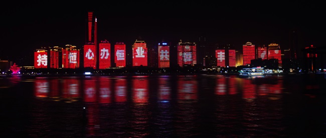 第一户外传媒-青岛浮山湾楼体大屏广告