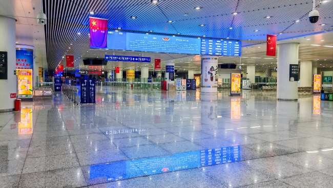 第一户外传媒-福田站候车亭大屏广告