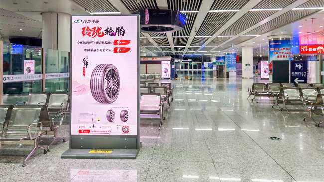 第一户外传媒-福田站候车厅双面立地LED屏广告