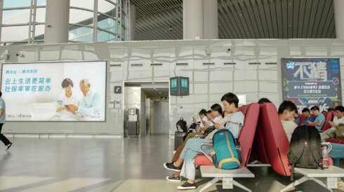 第一户外传媒-南通兴东机场候机厅灯箱