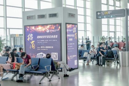 第一户外传媒-南通兴东机场候机厅包柱灯箱