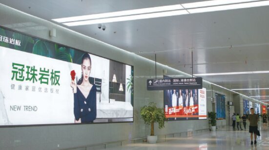 第一户外传媒-南通兴东机场迎客大厅墙面灯箱