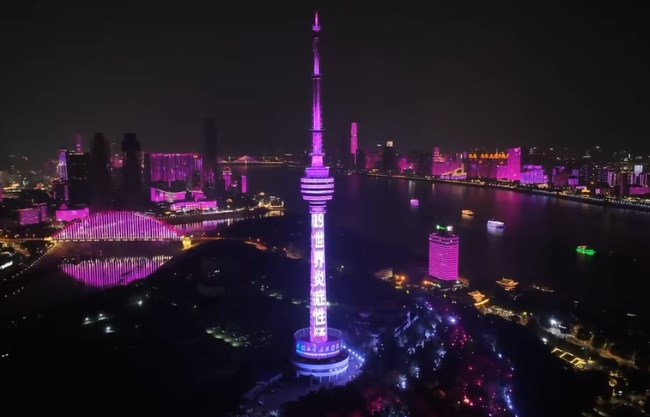 第一户外传媒-武汉龟山电视塔广告